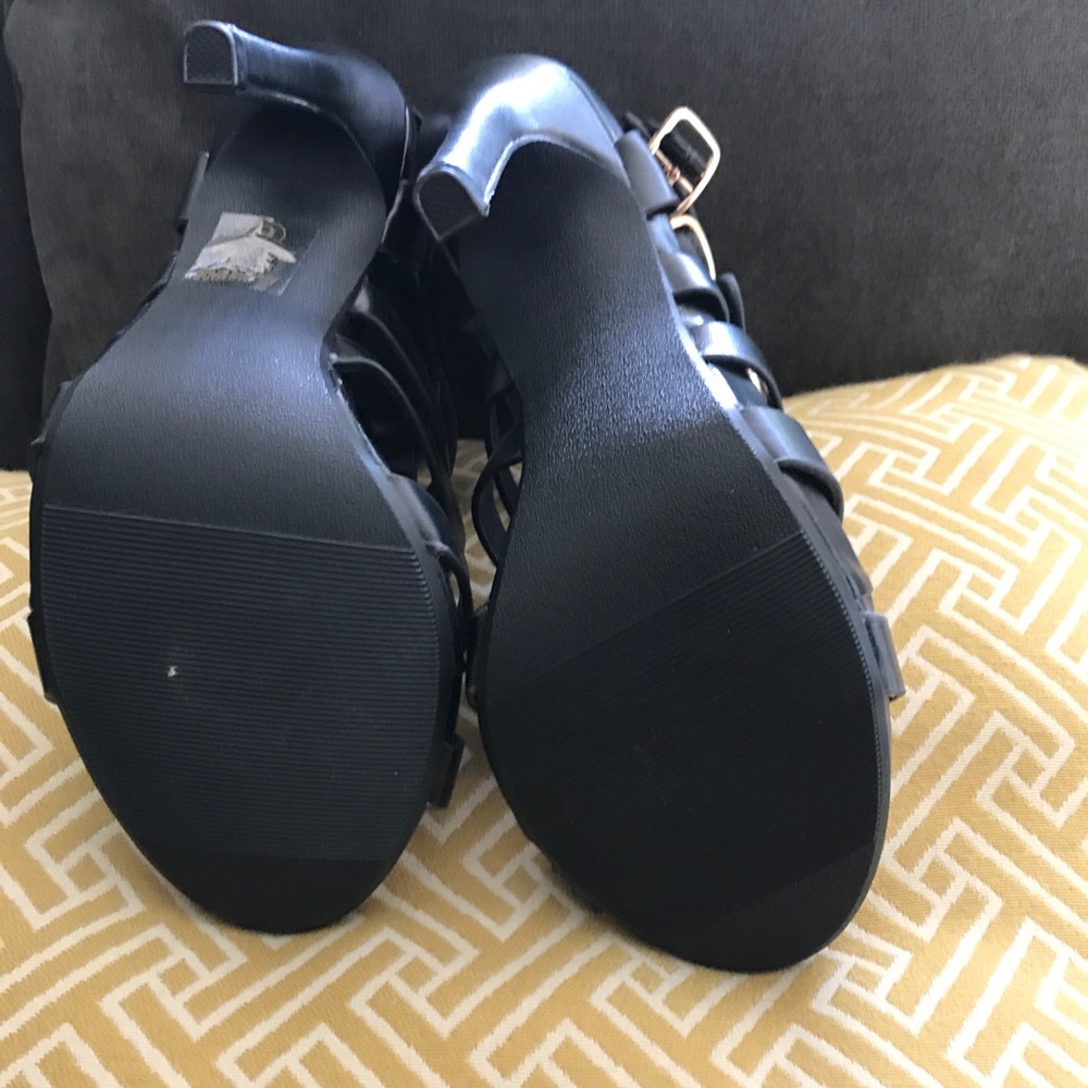 Shoes - Picture 4 of 5